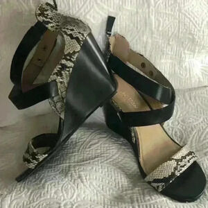 Python Print Wedge sandals
